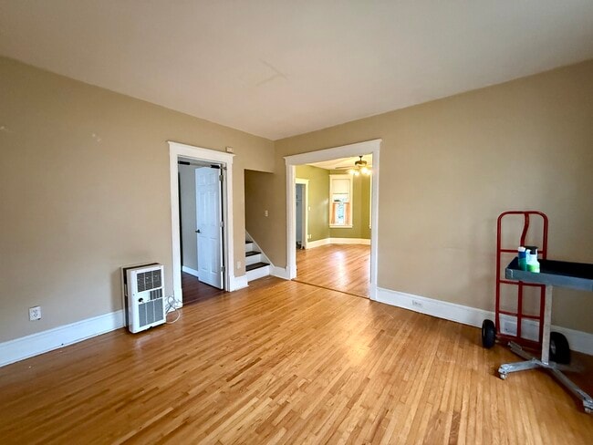 Building Photo - 603 S Batavia Ave