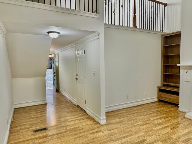 Building Photo - 835 Glendale Ter NE