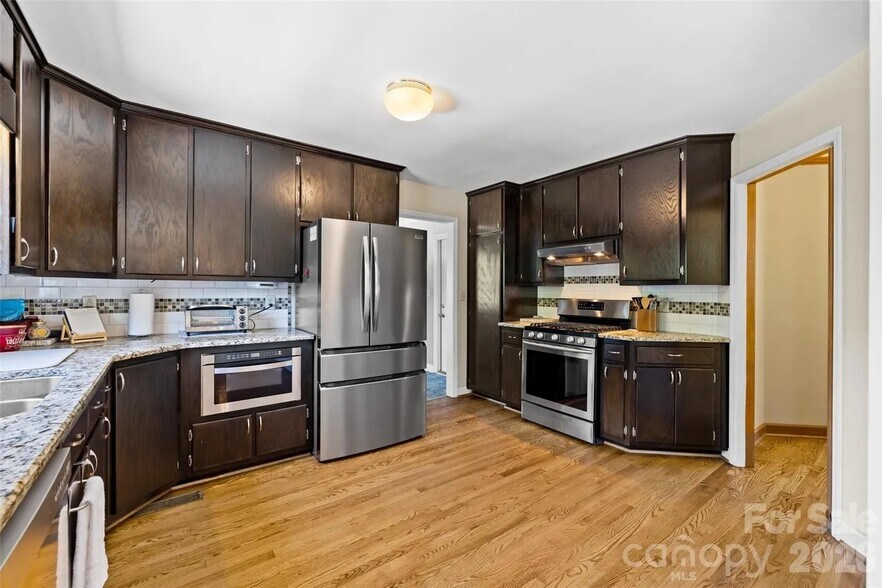 Building Photo - 3010 Eaker Dr