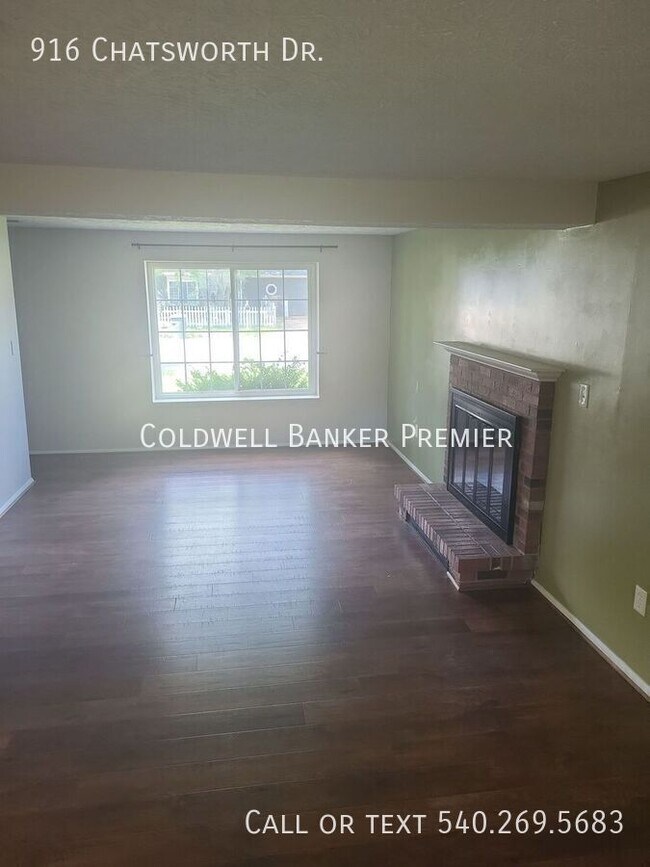 Building Photo - 916 Chatsworth Dr