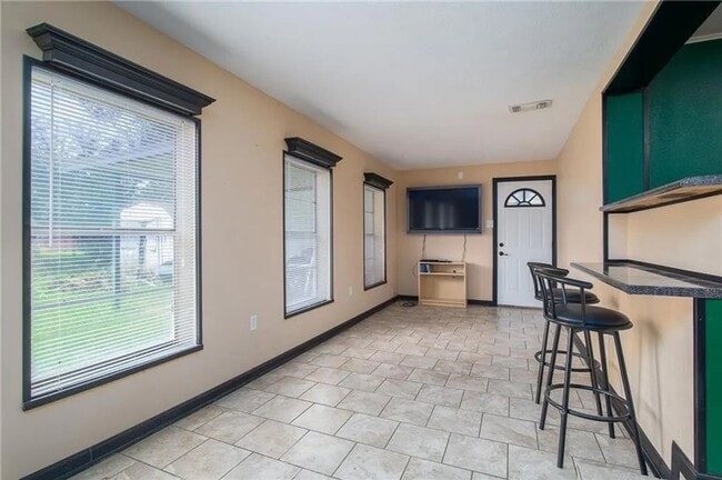 Building Photo - Single Family Residence