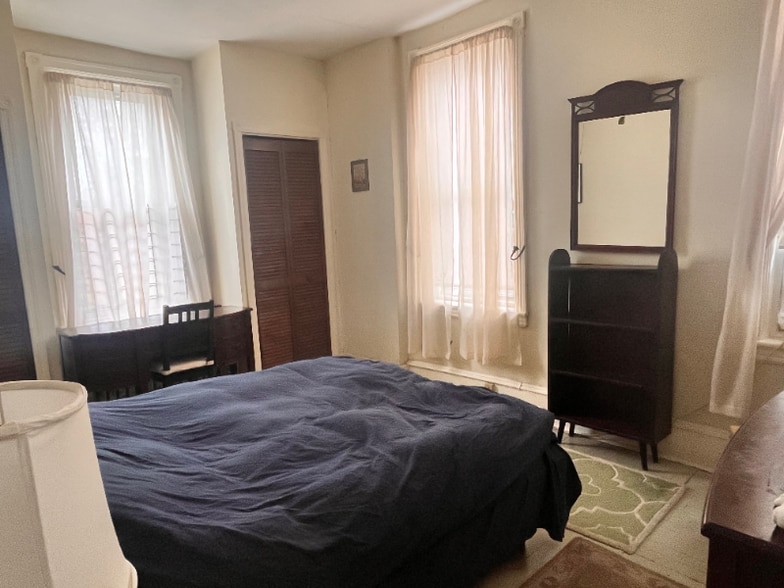 Building Photo - 1800 E St