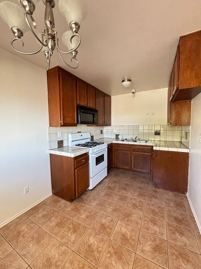 Building Photo - West Lancaster Apartment