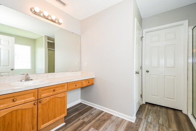 Building Photo - 1747 Northglen Cir