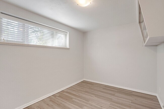 Building Photo - Adorable 1 bedroom apartment on first floor