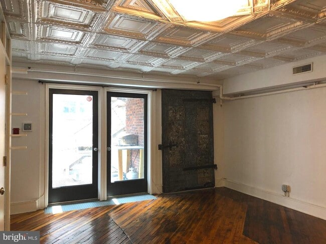 Building Photo - 126 Market St