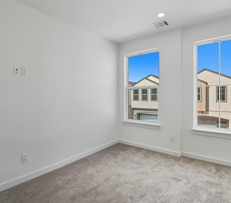 Building Photo - 2921 El Fenice Ln