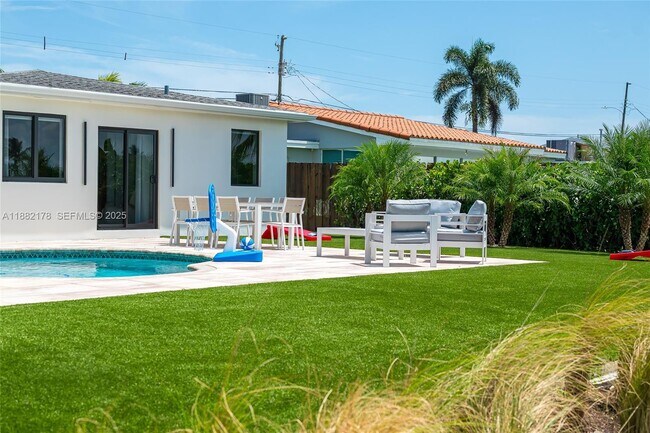 Building Photo - 21230 NE 25th Ct