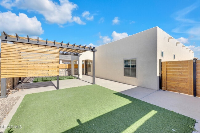 Building Photo - 10613 Hidden Palm Pl