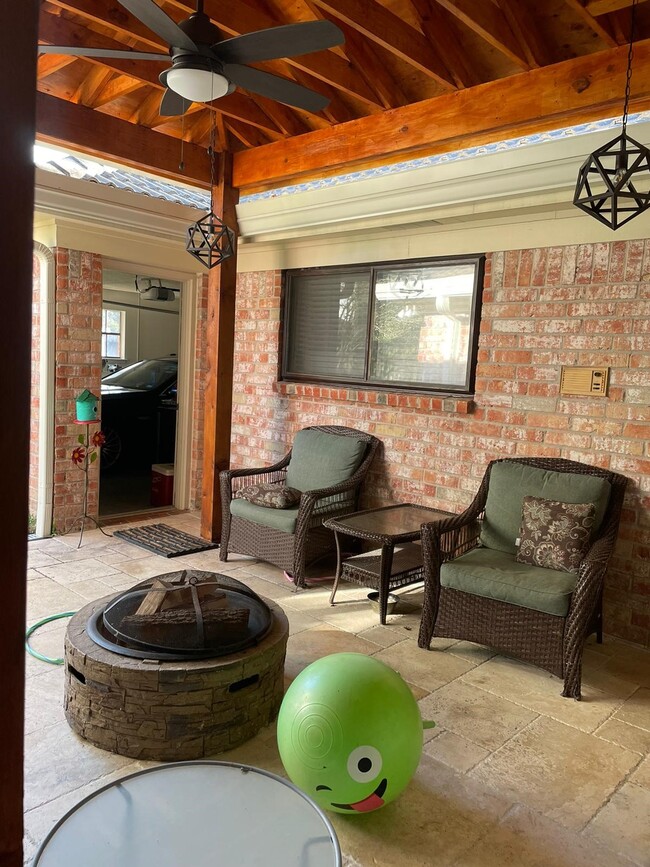 Building Photo - 14227 Sandfield Dr