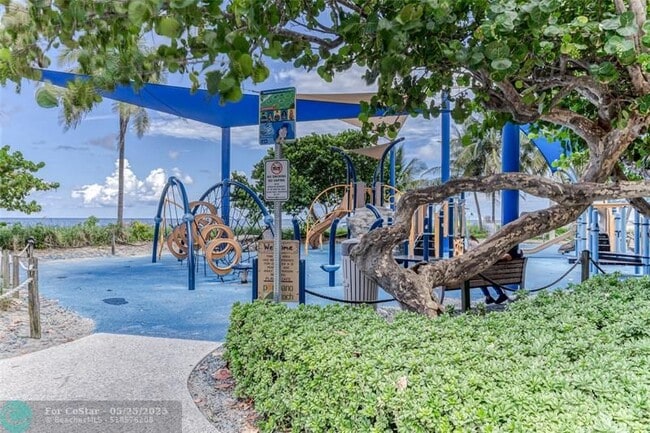 Building Photo - 2601 Bay Dr