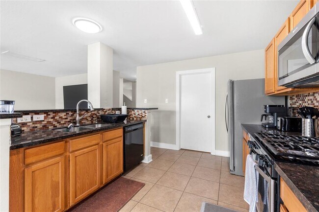 Building Photo - 1011 Grassy View Dr