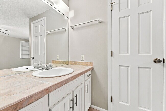Building Photo - $2,940.95 - 3 bed 2.5 bath Home in Centennial with Central AC, and Great Backyard Space!