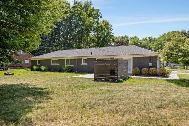 Building Photo - 4790 Belzair Dr