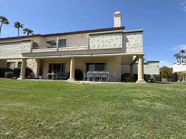 Building Photo - 326 Vista Royale Dr