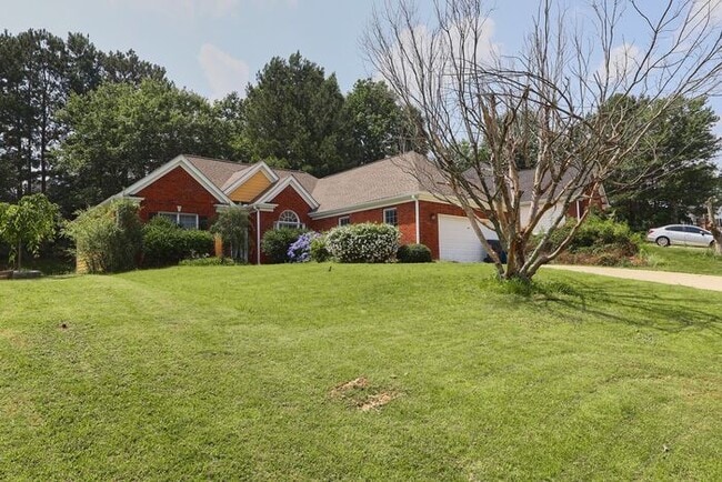 Building Photo - 510 MacLand Dr