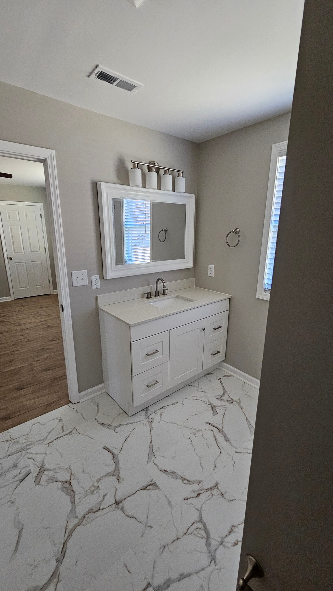 Building Photo - 2150 Windsor Ave