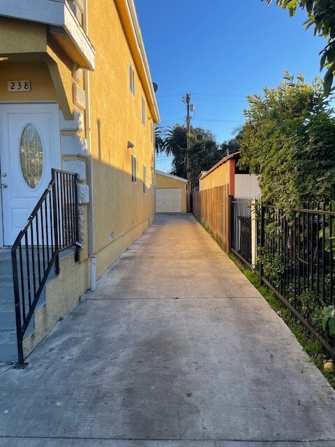 Building Photo - 238 E 73rd St