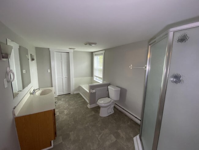 Building Photo - 212 York St