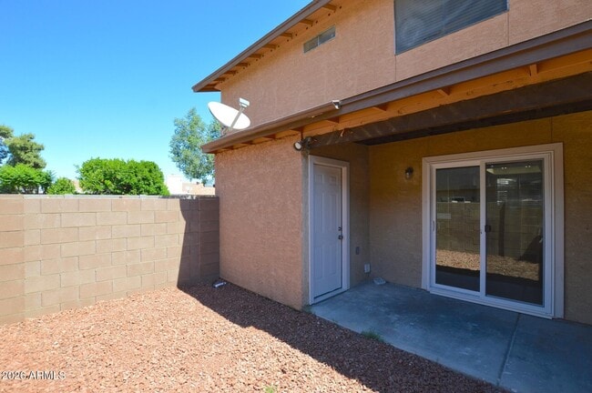 Building Photo - 1418 E Knoll Cir