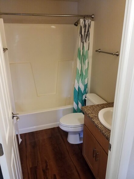 Building Photo - 1025 Riverside Dr