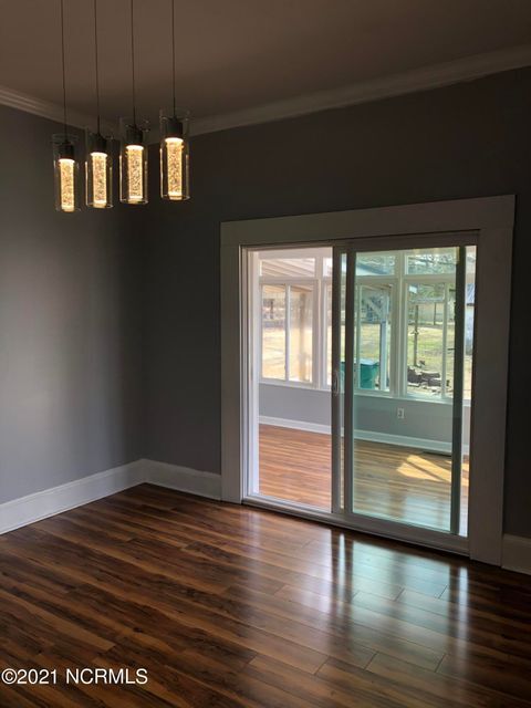 Building Photo - 605 SE 3rd St