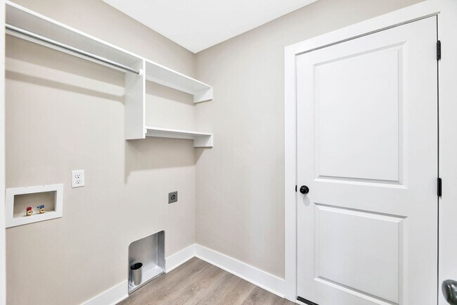 Building Photo - 5264 Plumthicket