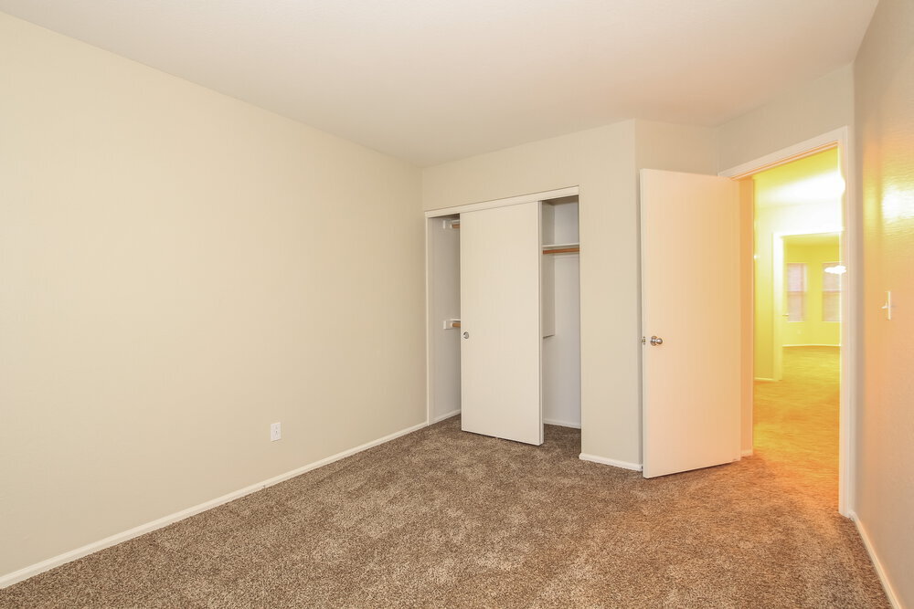 Building Photo - 2319 E Taro Ln