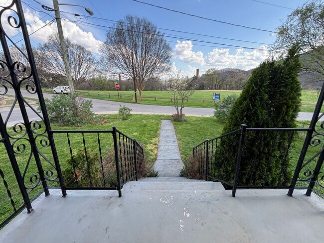 Building Photo - $500 OFF first months rent********950 Morgan Avenue -One Level Living with 2 bedrooms and 2 baths