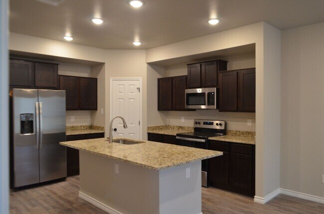 Building Photo - 1713 Castroville Trl