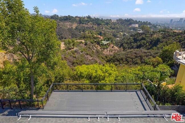 Building Photo - 1256 Stradella Rd