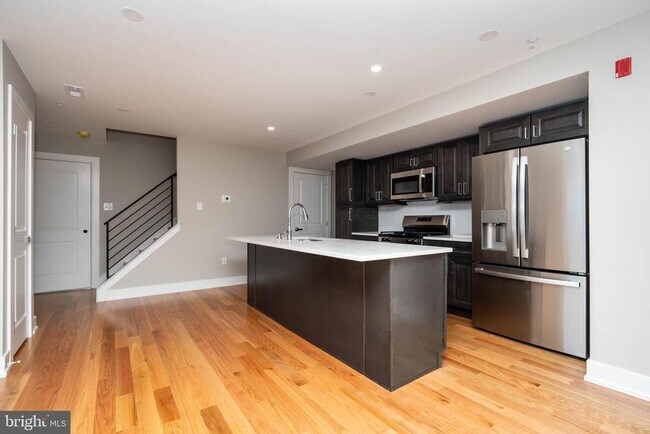 Building Photo - 1711 S 5th St