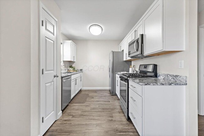 Building Photo - 484 Linwood Ave