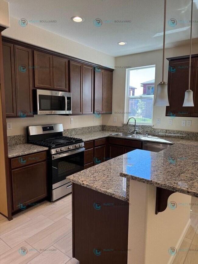 Building Photo - Half month FREE!!! Luxury and Convenience: Fully Equipped 3-Bedroom 2.5 Bathroom 2 car garage Con...
