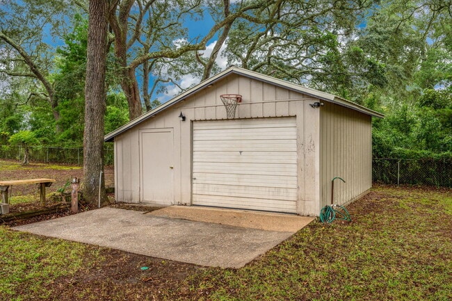Building Photo - 391 Iowa St