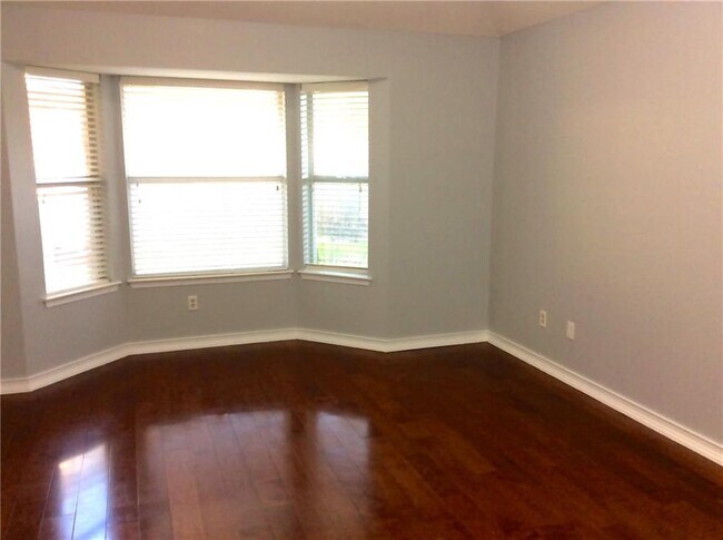 Building Photo - 8005 Nairn Dr
