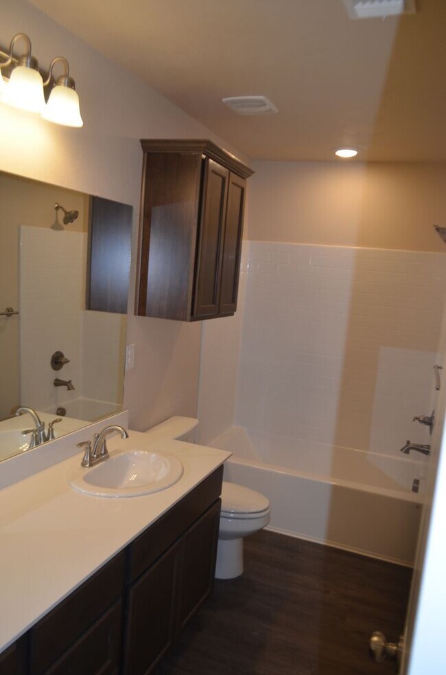 Building Photo - 1713 Clovis Dr