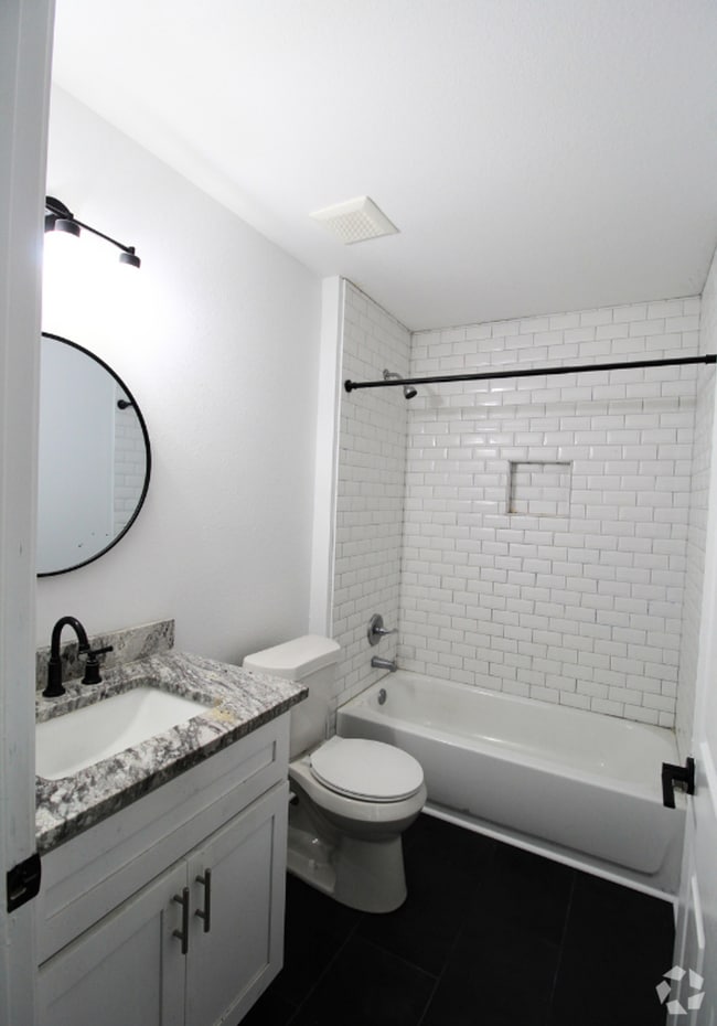 Building Photo - 3 Bedroom Home in Wakulla Gardens Availabl...