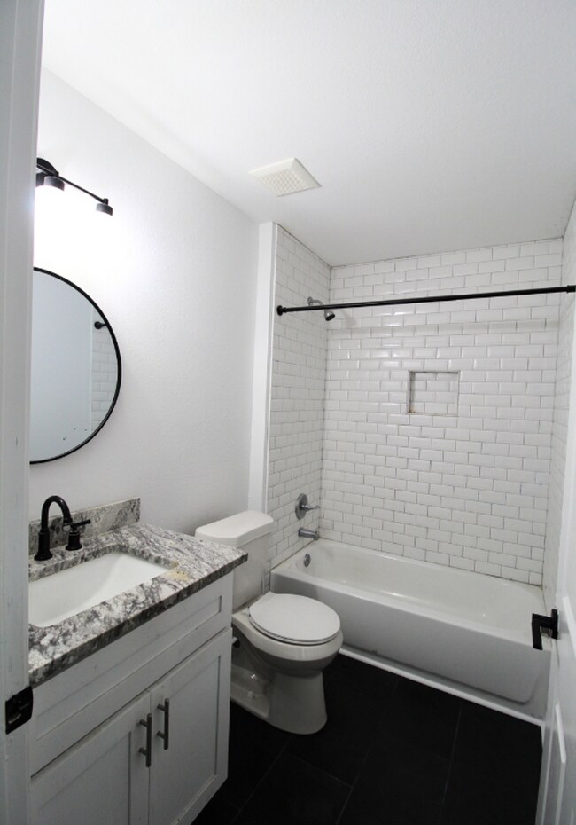 Building Photo - 3 Bedroom Home in Wakulla Gardens Availabl...