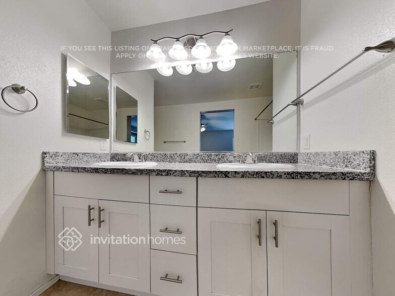 Building Photo - 1342 S Salem