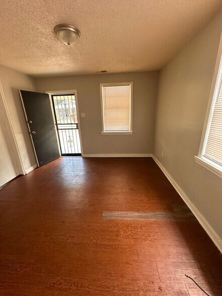Building Photo - 2108 Curry Ave
