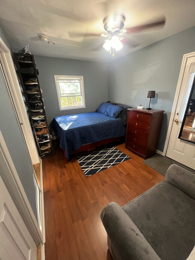 Building Photo - 2505 Girard Pl