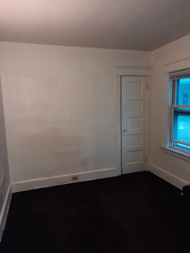 Building Photo - 1037/1039 W 10th