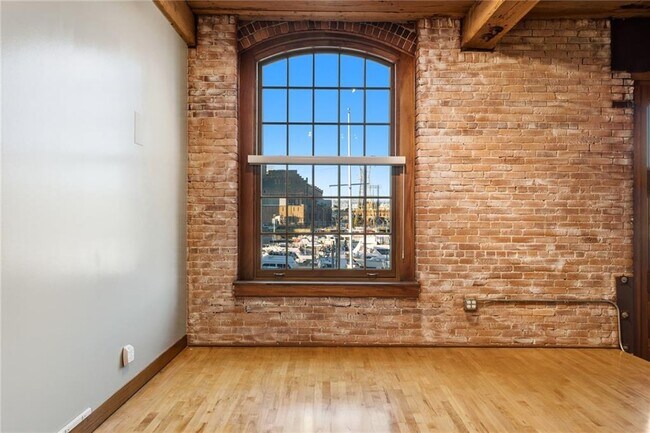 Building Photo - 555 S Water St