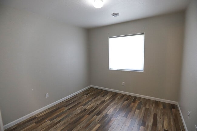 Building Photo - Newer patio home