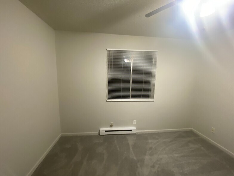 Building Photo - Room in Condo on Alamance Church Rd