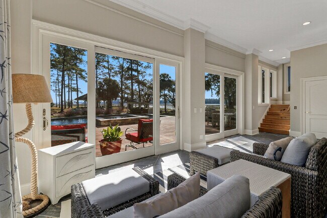 Building Photo - Private, Low Country Residence for Rent!