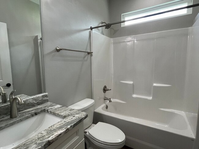 Building Photo - Upgraded New 3 Bedroom, 2 Bath home in Emerald Cove