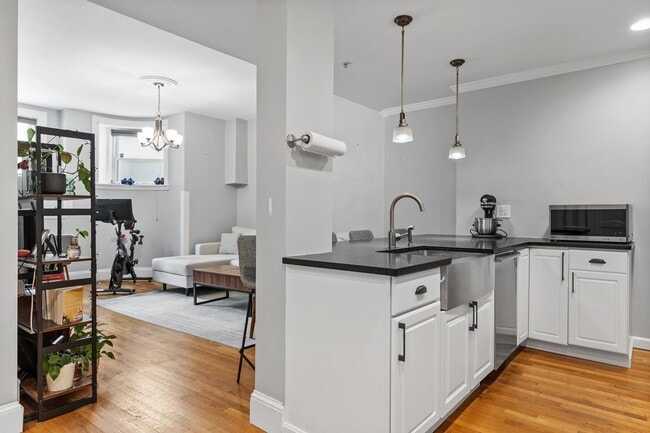 Building Photo - 195 Saint Paul St