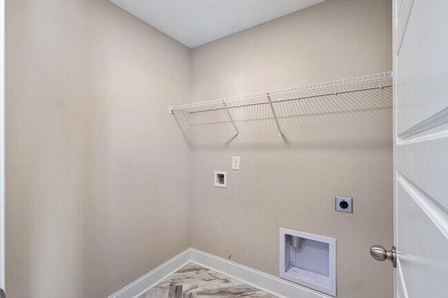 Building Photo - 2433 Bucklin Dr